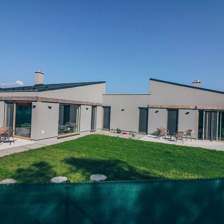 Stylish Apartments At Penati Golf Resort Sajdikove Humence エクステリア 写真
